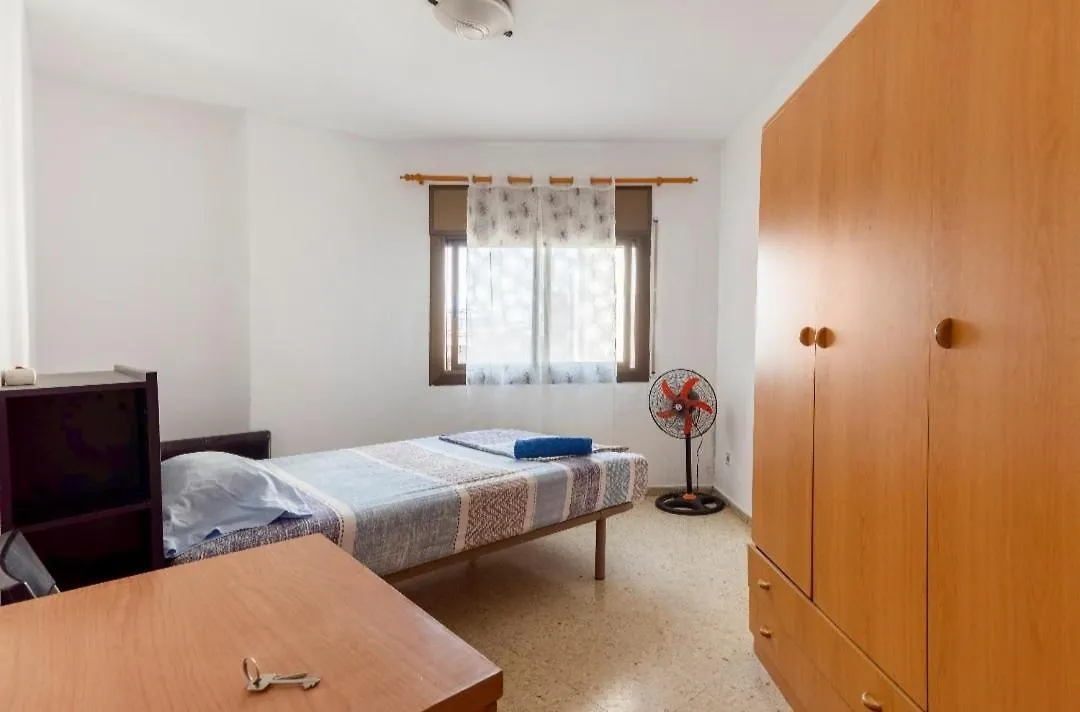 Habitación en casa particular Habitacion Grande Con Cama Familiar Esplugues de Llobregat